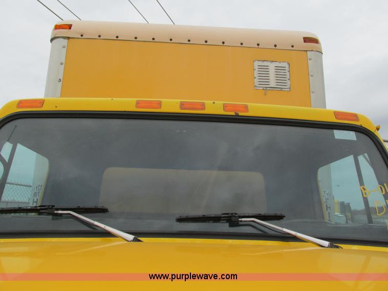 image for item G9390 1994 International 4900 box truck