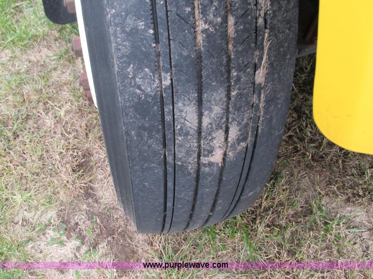 image for item G9390 1994 International 4900 box truck