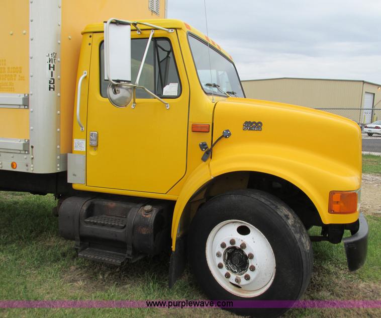 image for item G9390 1994 International 4900 box truck