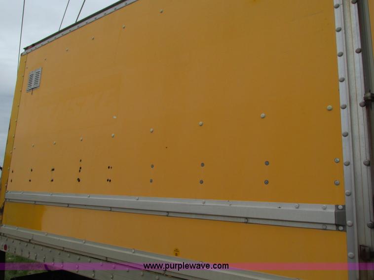 image for item G9390 1994 International 4900 box truck