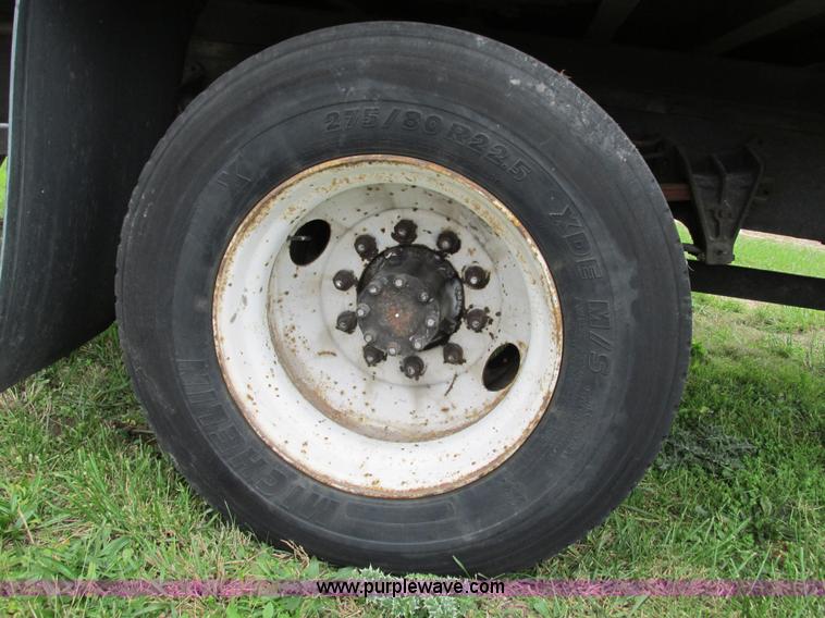 image for item G9390 1994 International 4900 box truck