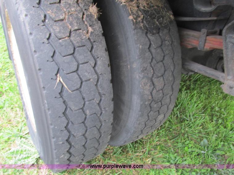 image for item G9390 1994 International 4900 box truck