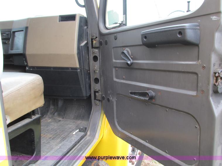 image for item G9390 1994 International 4900 box truck