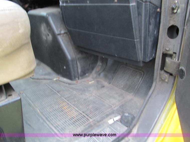 image for item G9390 1994 International 4900 box truck