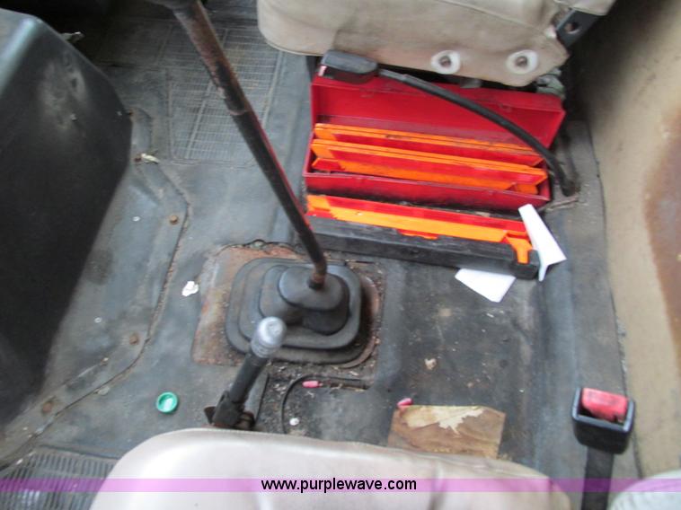 image for item G9390 1994 International 4900 box truck