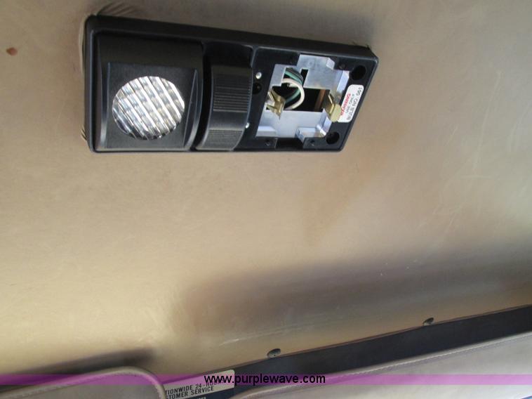 image for item G9390 1994 International 4900 box truck