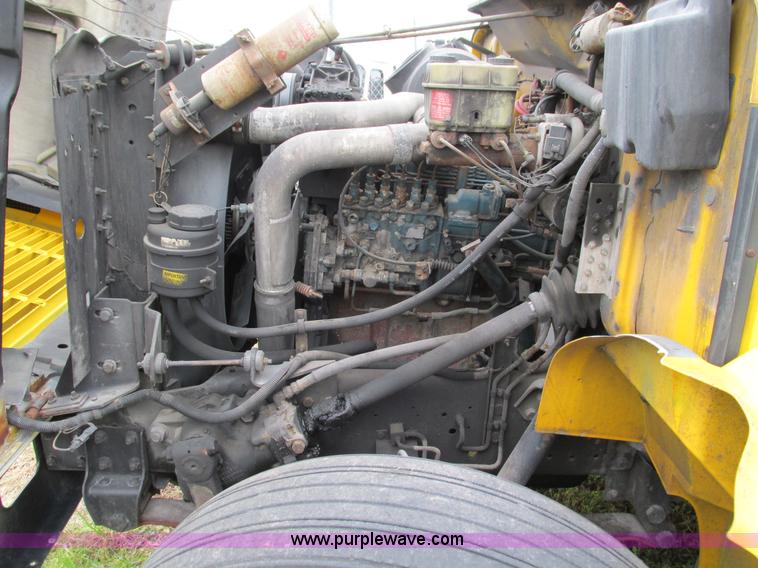 image for item G9390 1994 International 4900 box truck