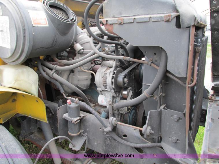 image for item G9390 1994 International 4900 box truck