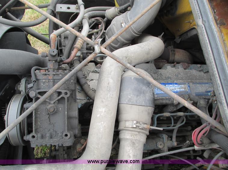 image for item G9390 1994 International 4900 box truck