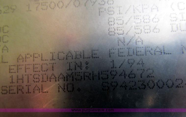 image for item G9390 1994 International 4900 box truck