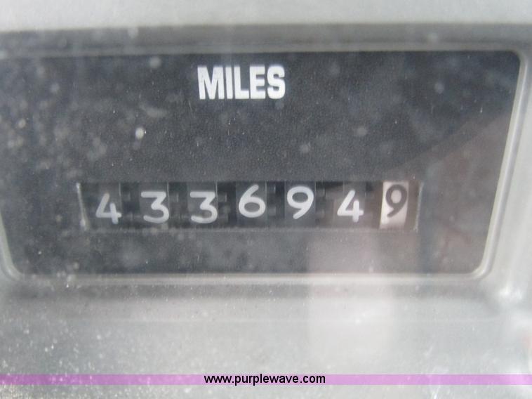 image for item G9390 1994 International 4900 box truck