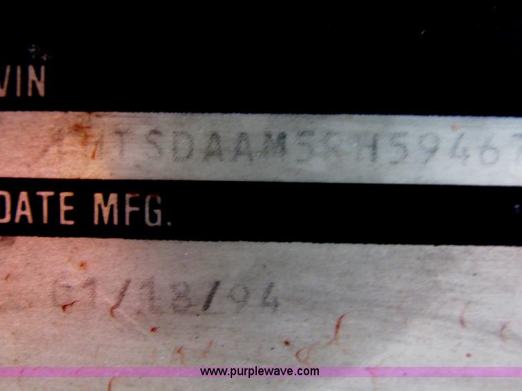 image for item G9390 1994 International 4900 box truck