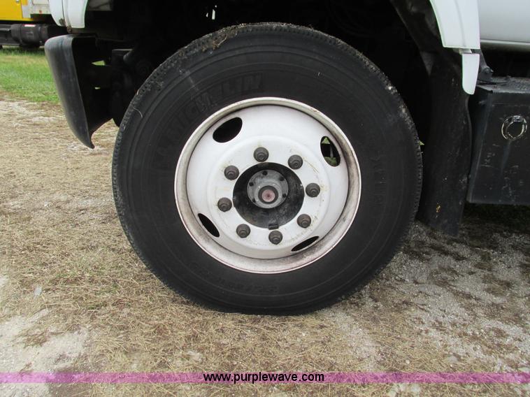 image for item G9392 1999 GMC C6500 box truck