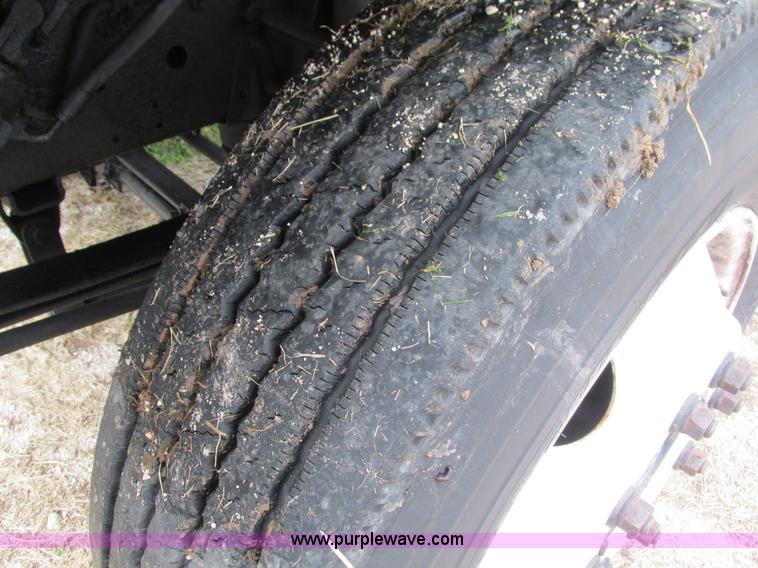 image for item G9392 1999 GMC C6500 box truck