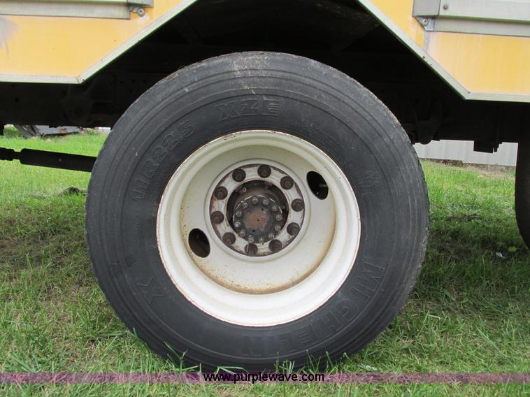 image for item G9392 1999 GMC C6500 box truck