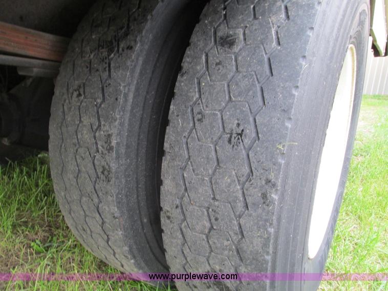 image for item G9392 1999 GMC C6500 box truck