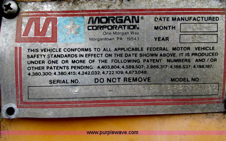 image for item G9392 1999 GMC C6500 box truck