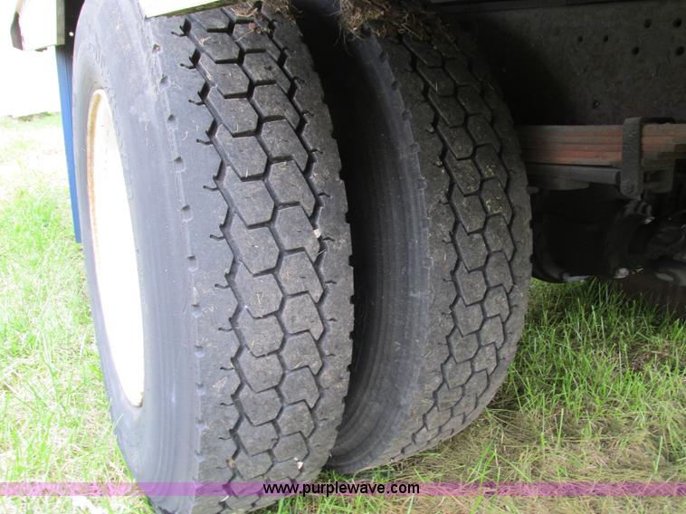 image for item G9392 1999 GMC C6500 box truck