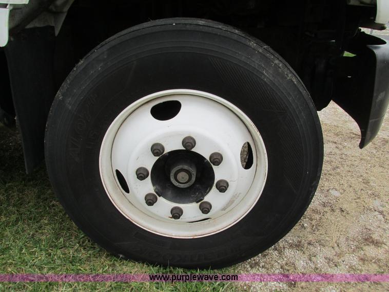 image for item G9392 1999 GMC C6500 box truck