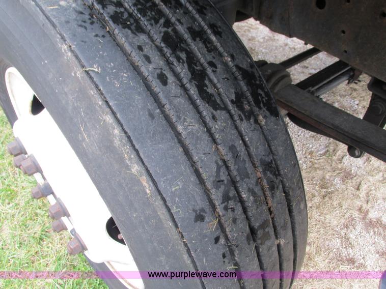 image for item G9392 1999 GMC C6500 box truck