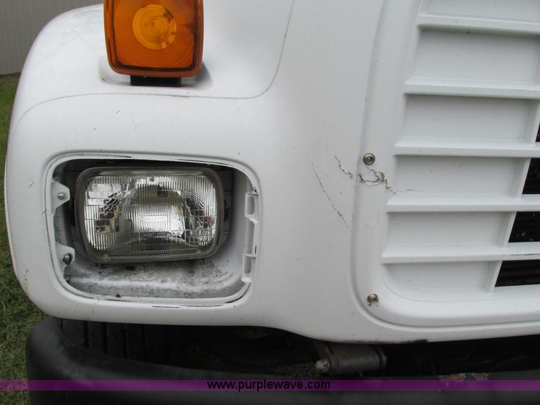 image for item G9392 1999 GMC C6500 box truck