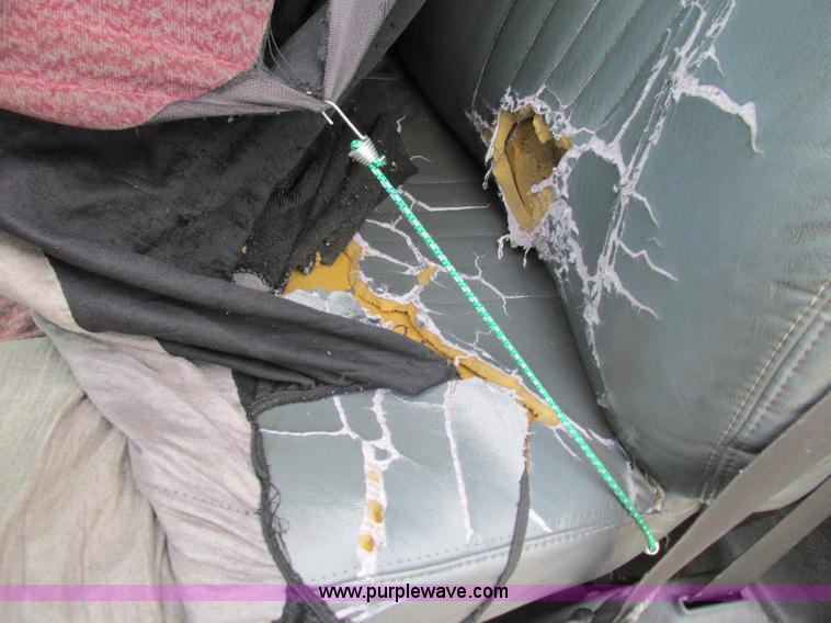 image for item G9392 1999 GMC C6500 box truck