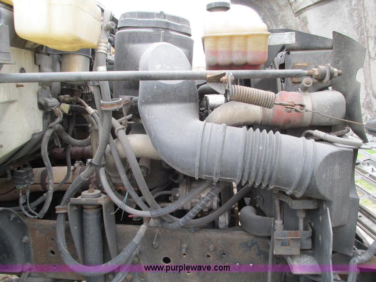 image for item G9392 1999 GMC C6500 box truck