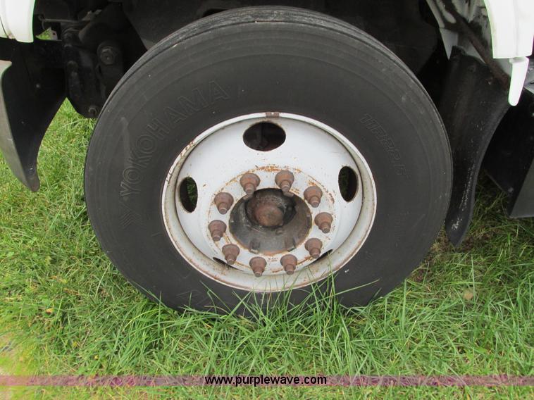 image for item G9393 1999 GMC C6500 box truck