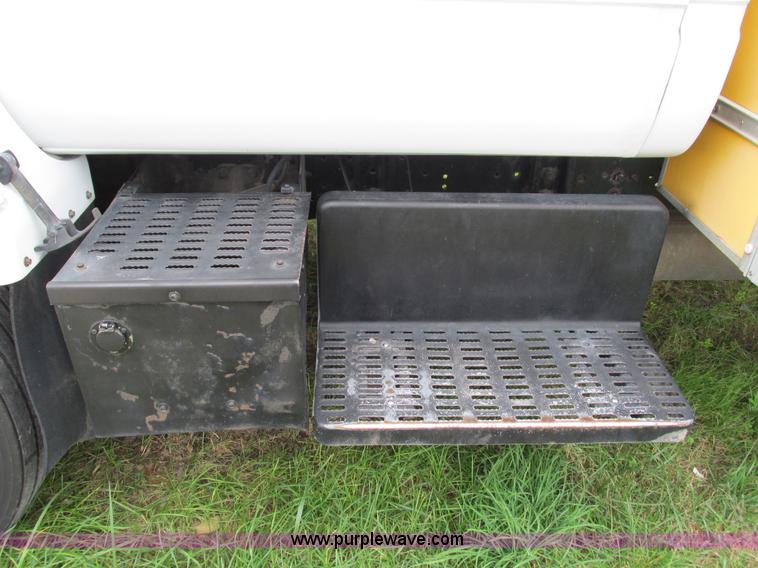 image for item G9393 1999 GMC C6500 box truck