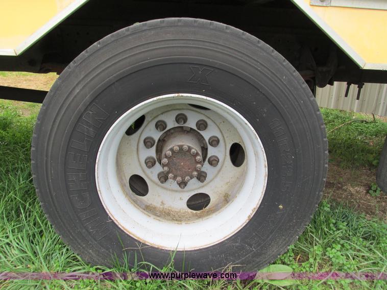 image for item G9393 1999 GMC C6500 box truck