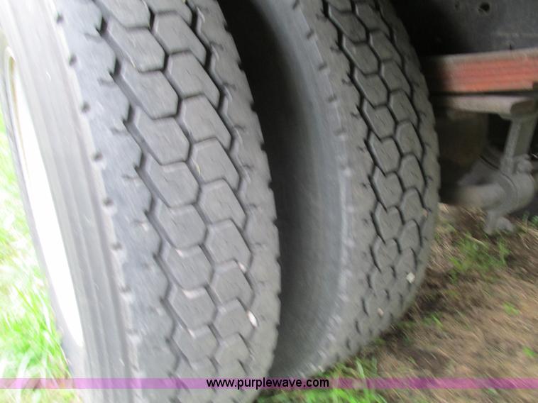 image for item G9393 1999 GMC C6500 box truck