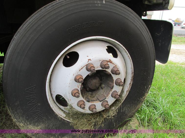 image for item G9393 1999 GMC C6500 box truck