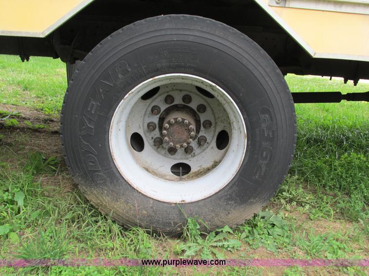 image for item G9393 1999 GMC C6500 box truck