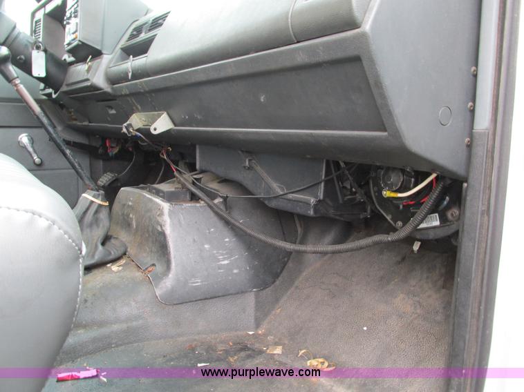 image for item G9393 1999 GMC C6500 box truck