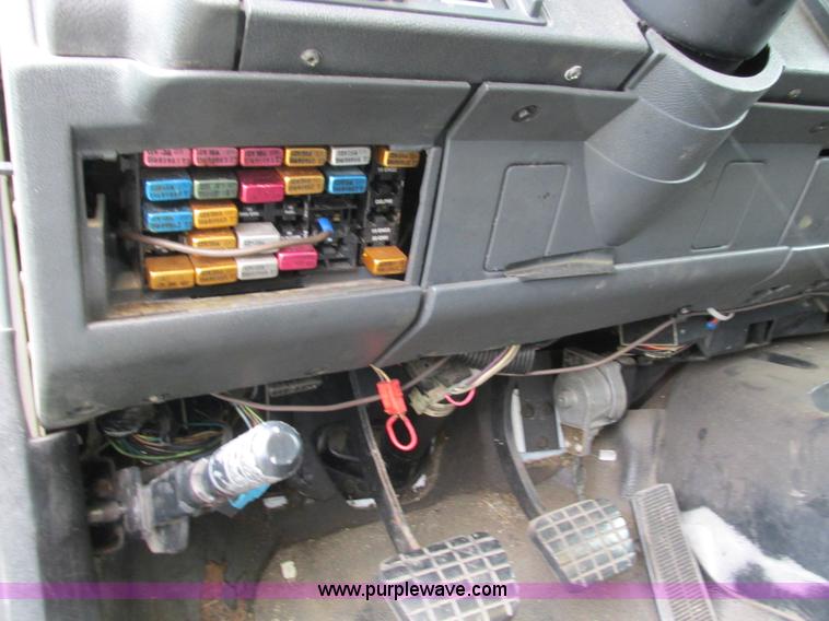 image for item G9393 1999 GMC C6500 box truck