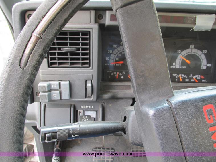 image for item G9393 1999 GMC C6500 box truck