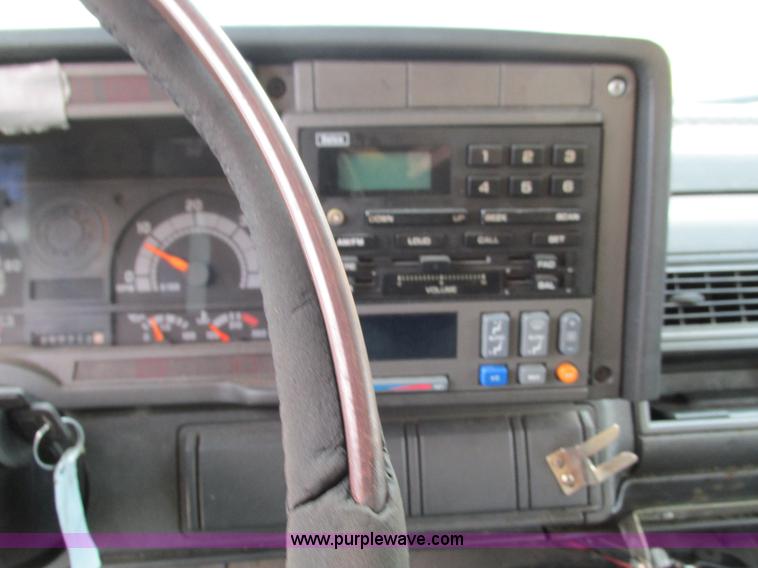 image for item G9393 1999 GMC C6500 box truck