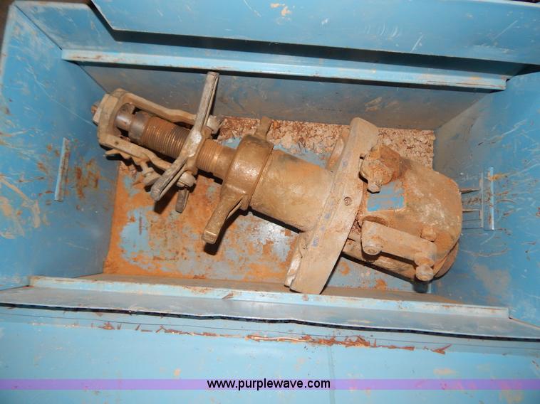 image for item H3927 (2) Mueller B-101 drilling and tapping machines