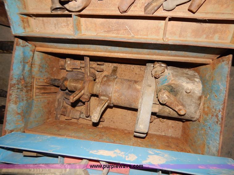 image for item H3927 (2) Mueller B-101 drilling and tapping machines