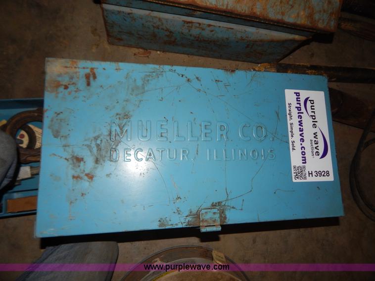 image for item H3928 Mueller B-101 drilling and taping machine