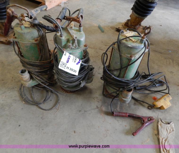 image for item H3930 (3) 1.5" vacuum pumps