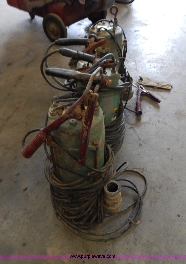 image for item H3930 (3) 1.5" vacuum pumps