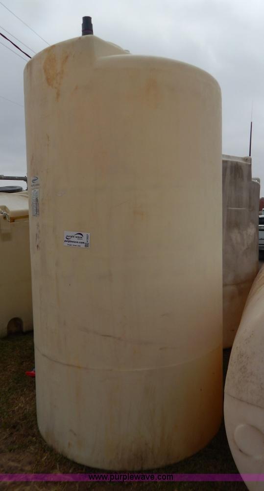 image for item H3937 Approximately 1,400 gallon poly tnak