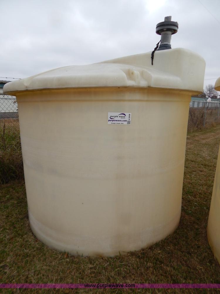 image for item H3938 1,500 gallon poly tank
