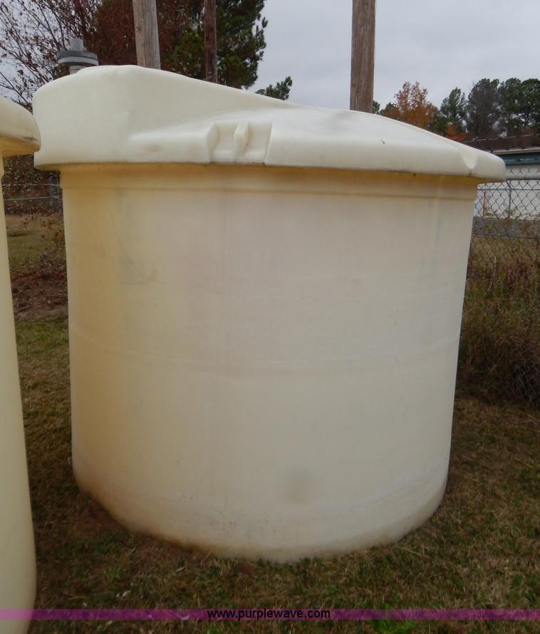 image for item H3938 1,500 gallon poly tank