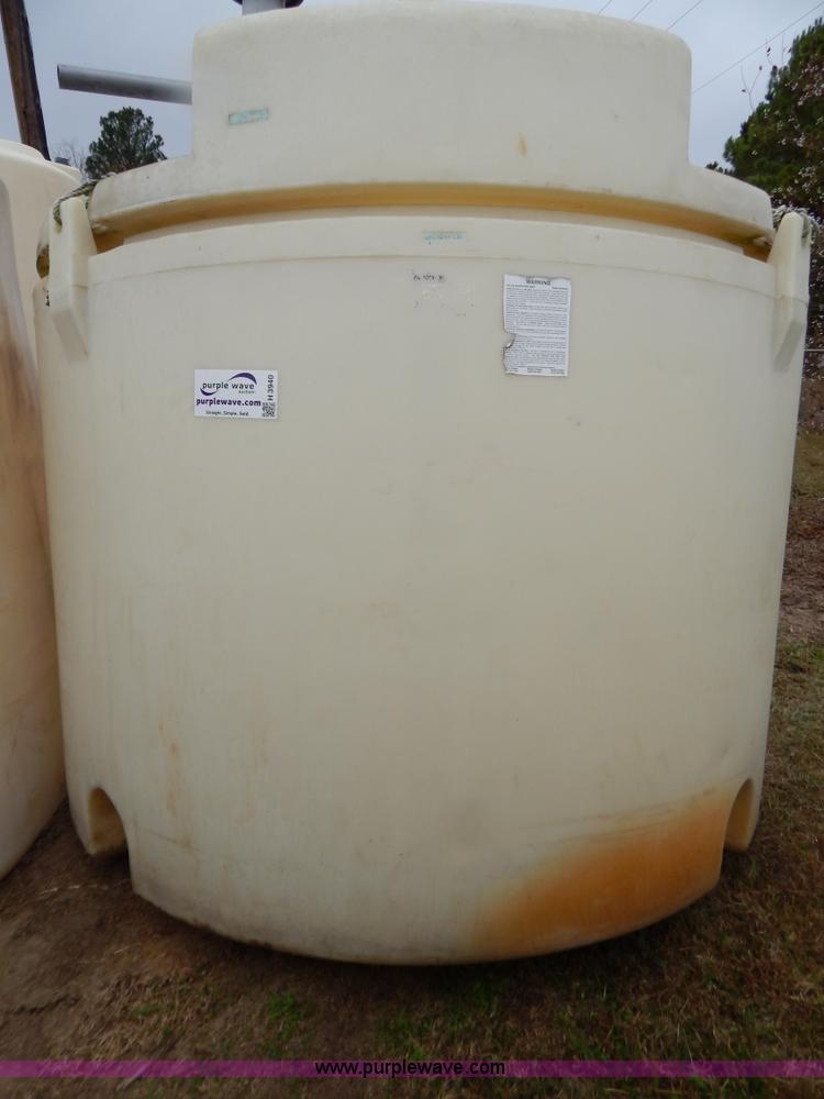 image for item H3940 1,500 gallon poly tank