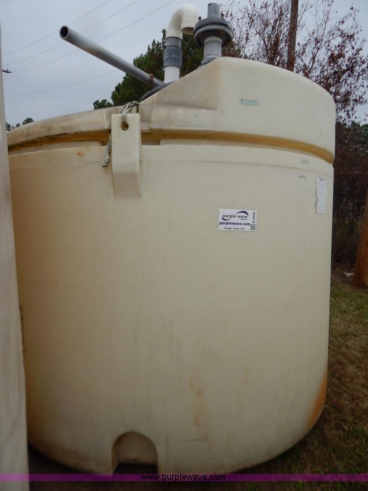 image for item H3940 1,500 gallon poly tank