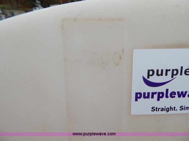 image for item H3942 Approximately 1,600 gallon poly tank