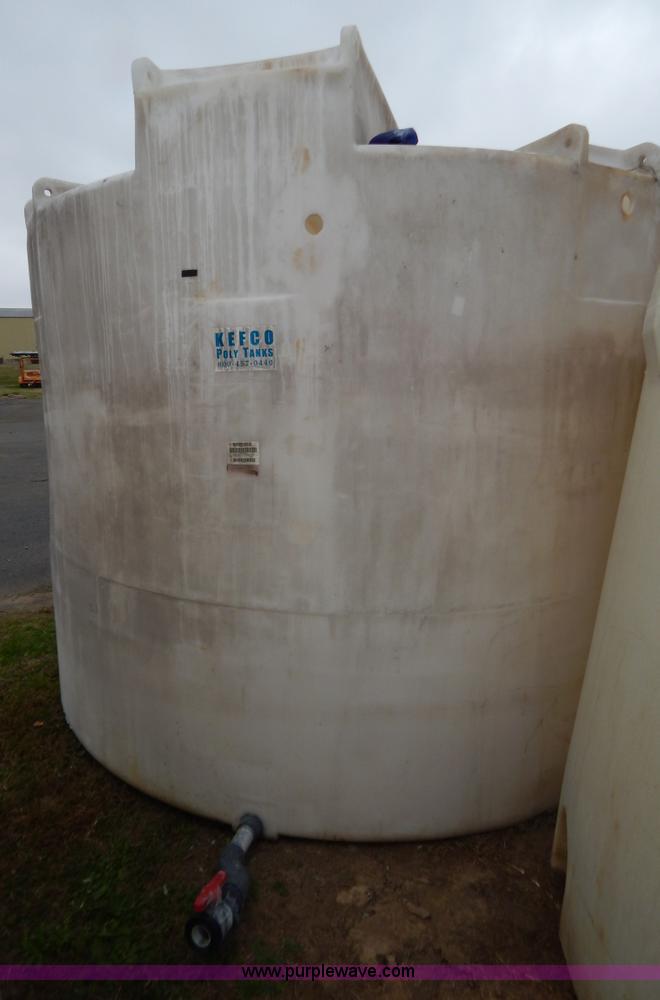 image for item H3943 Approximately 1,400 gallon poly tank