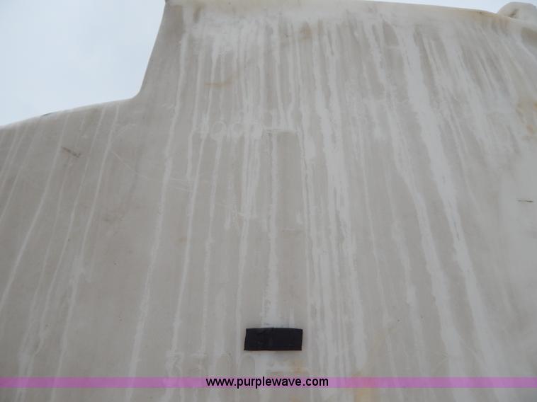 image for item H3943 Approximately 1,400 gallon poly tank